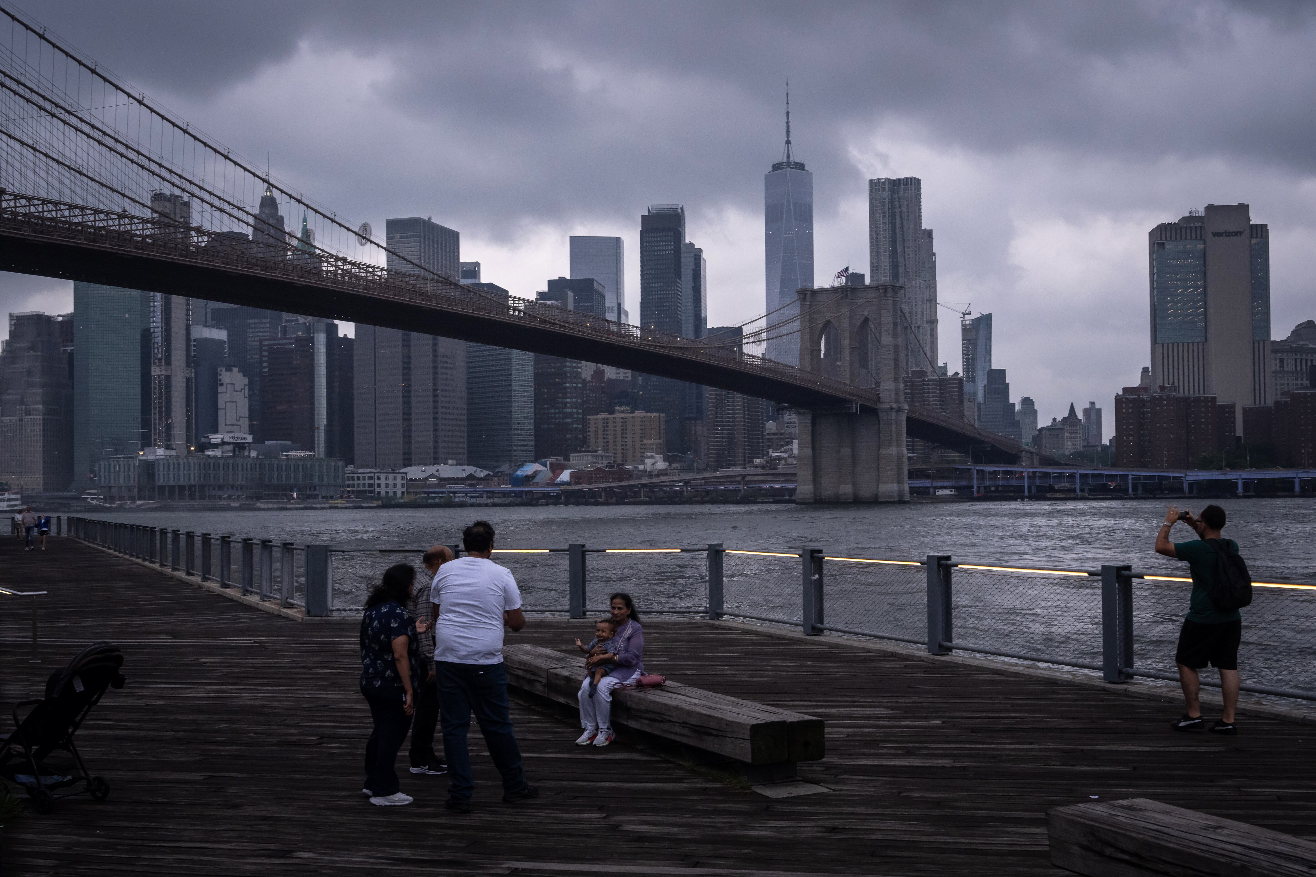 Tormentas extensas azotaron el Atlántico Medio y el Noreste el jueves, provocando fuertes lluvias.