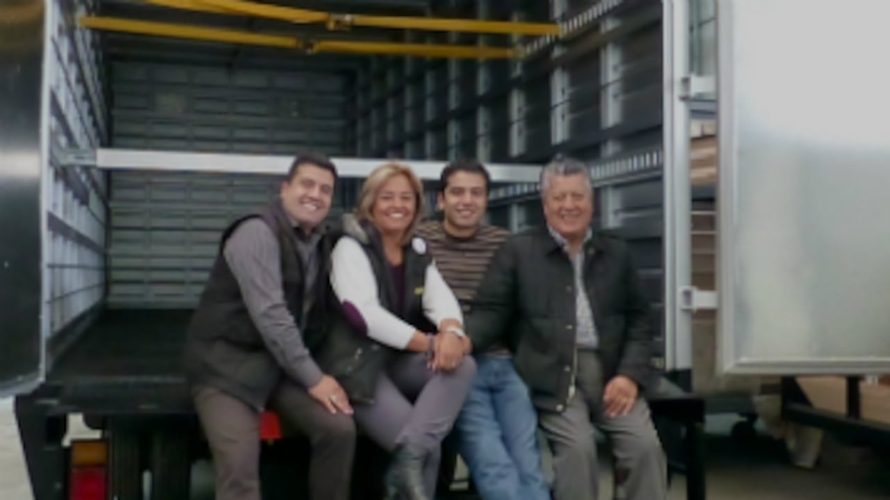 Valentina Auxiliar Carrocera es una pequeña empresa familiar exitosa ubicada en el barrio Las Ferias de Bogotá.