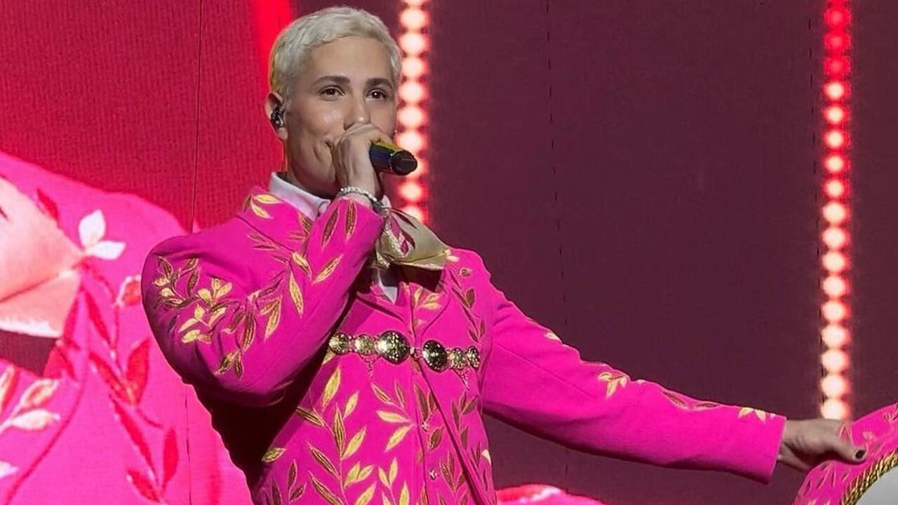 EL cantante mexicano se disculpó con quienes se ofendieron con su traje. Foto: Instagram @christianchavezreal.