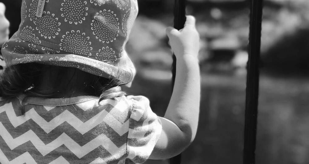 El maltrato físico se materializa mediante el abuso o la desatención que afecta a un menor de edad y abarca toda acción que atenta en lo físico y sexual y se asocia como causa o consecuencia de la descomposición social,