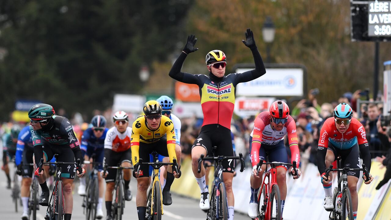 El belga Tim Merlier del Soudal Quick-Step se quedó con el esprint final y sumó su cuarta victoria en la temporada.