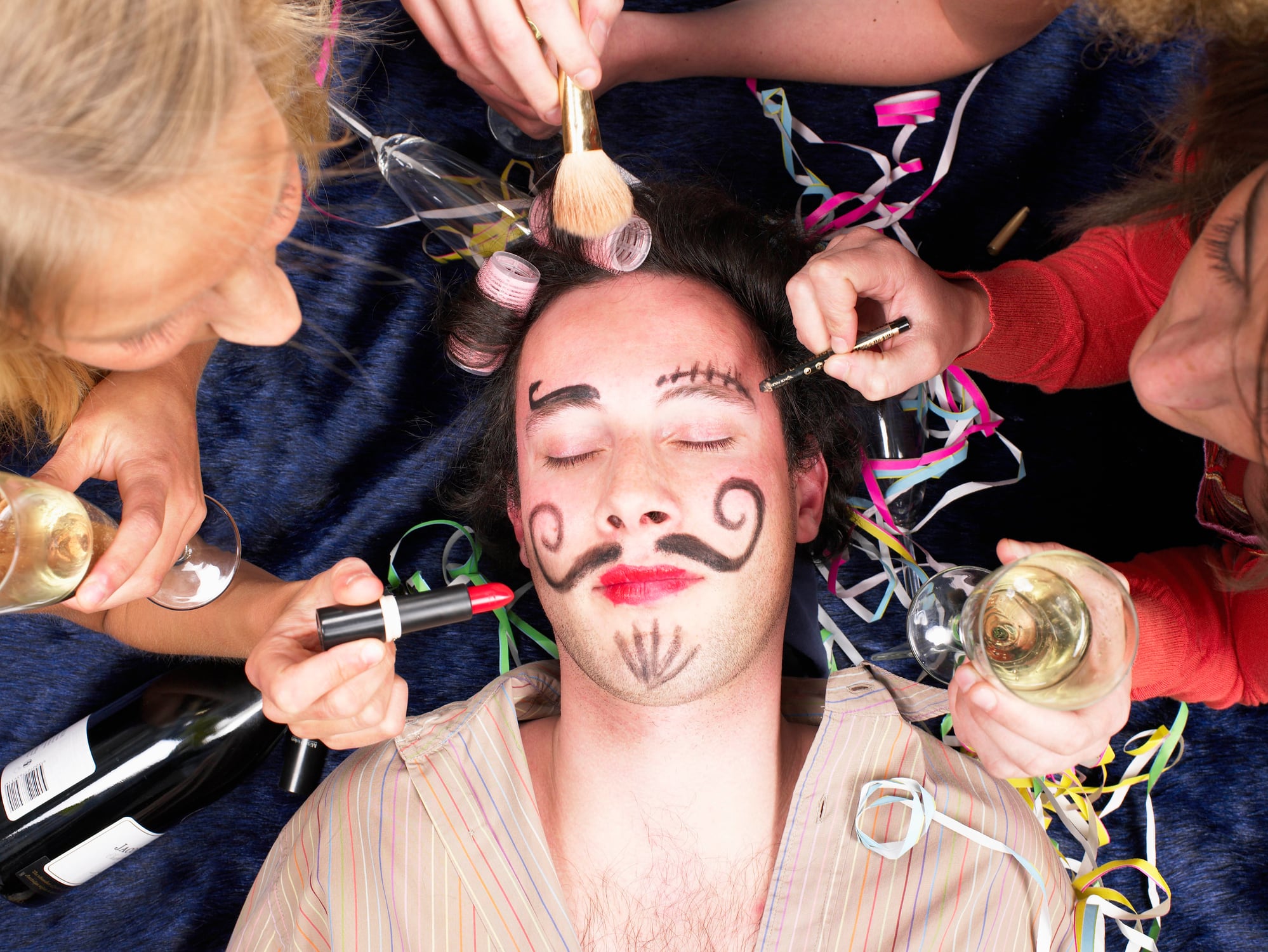 Bromas con estilo: ideas creativas para celebrar el Día de los Santos Inocentes de manera divertida.