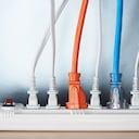 Regletas cerca de las ventanas.