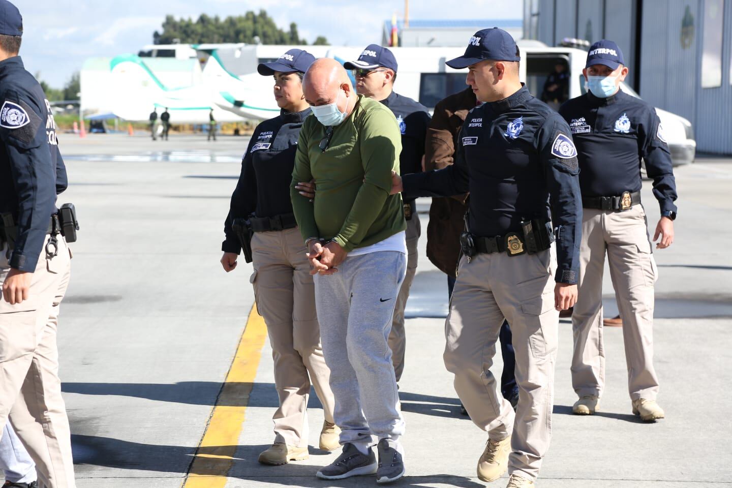 La hermana de Otoniel no fue extraditada sola, ¿qué otros acusados de ser narcos la acompañaron en el avión de la DEA?