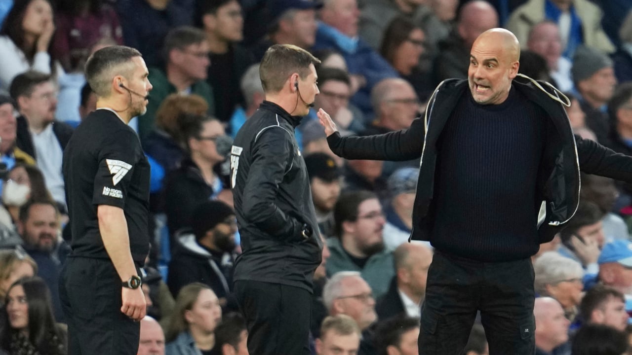 Guardiola contra los árbitros en el Manchester City vs. Aston Villa.