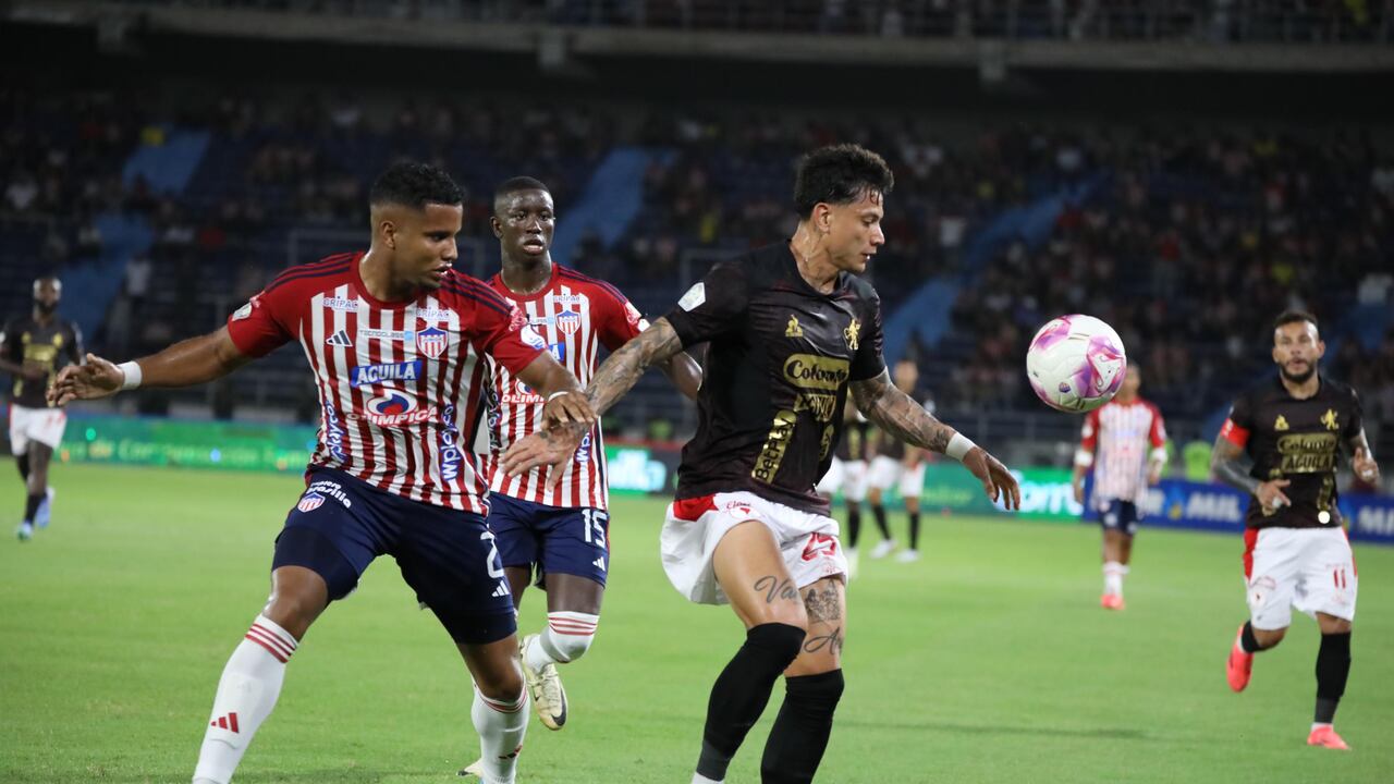 Imagen del último duelo entre Junior de Barranquilla y América de Cali, en juego válido por la fecha 15 del segundo semestre de la Liga.