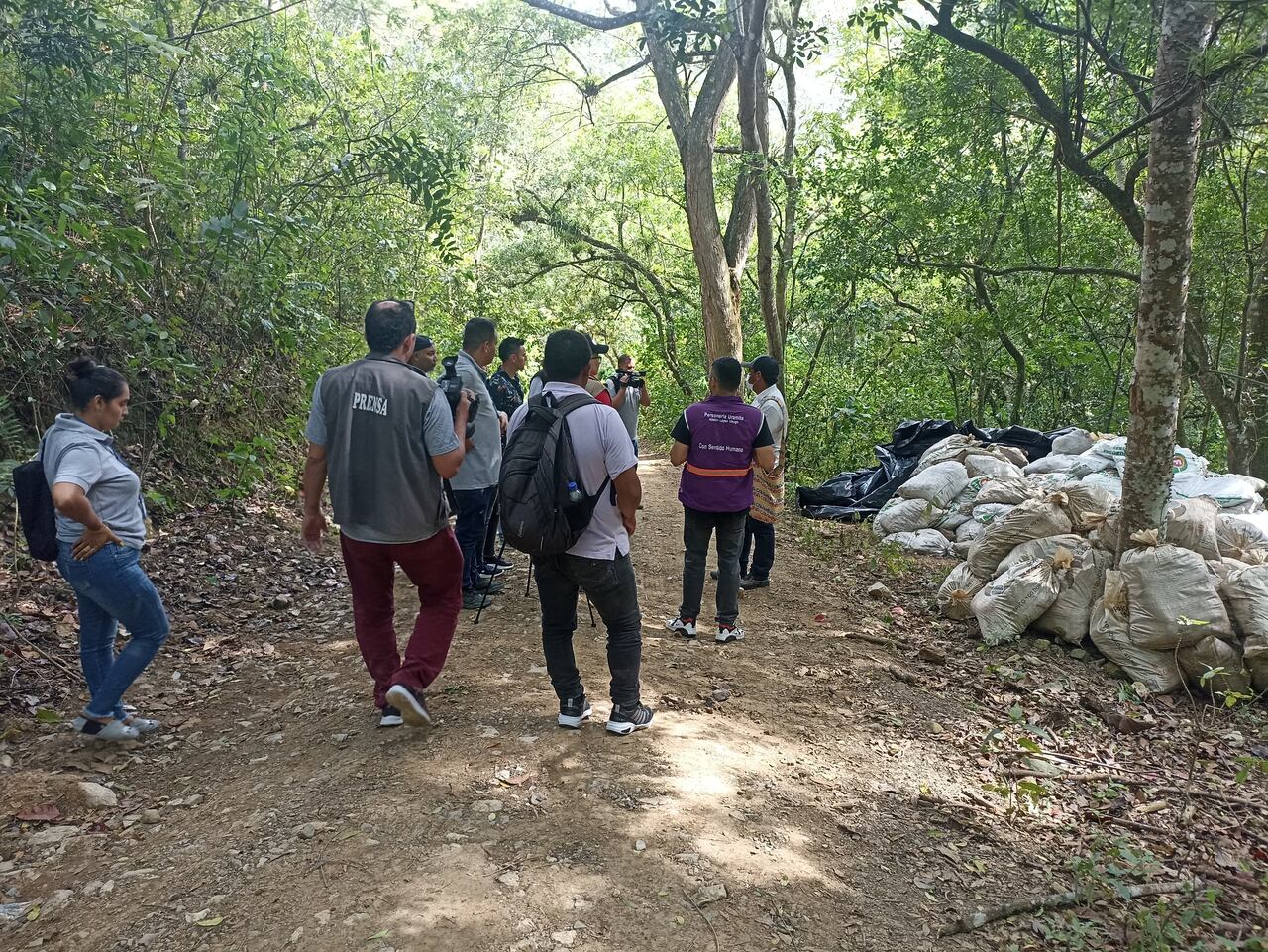 En el lugar firmaron una acta, donde se dejó constancia del material que se recibió. Finalmente, el material será entregado por parte de las autoridades a la empresa china, específicamente a unas bodegas con mayor seguridad, con el fin de evitar alguna tragedia.