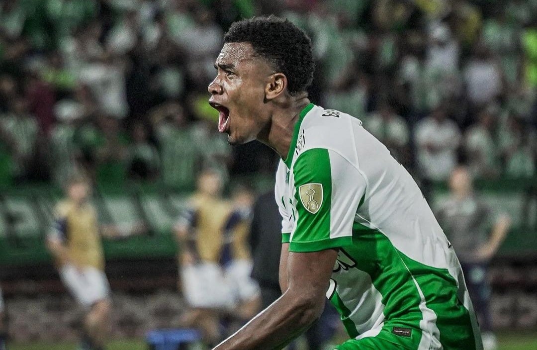 Jhon Solís fue vendido por parte de Atlético Nacional.