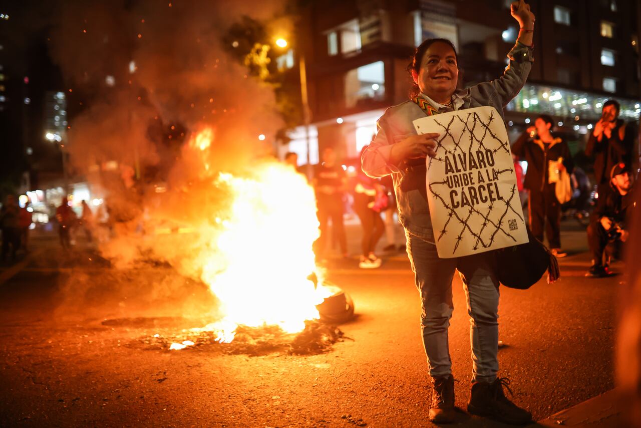 Reacción gente Bogotá Jucio Álvaro Uribe Bogotá 28 julio 0225