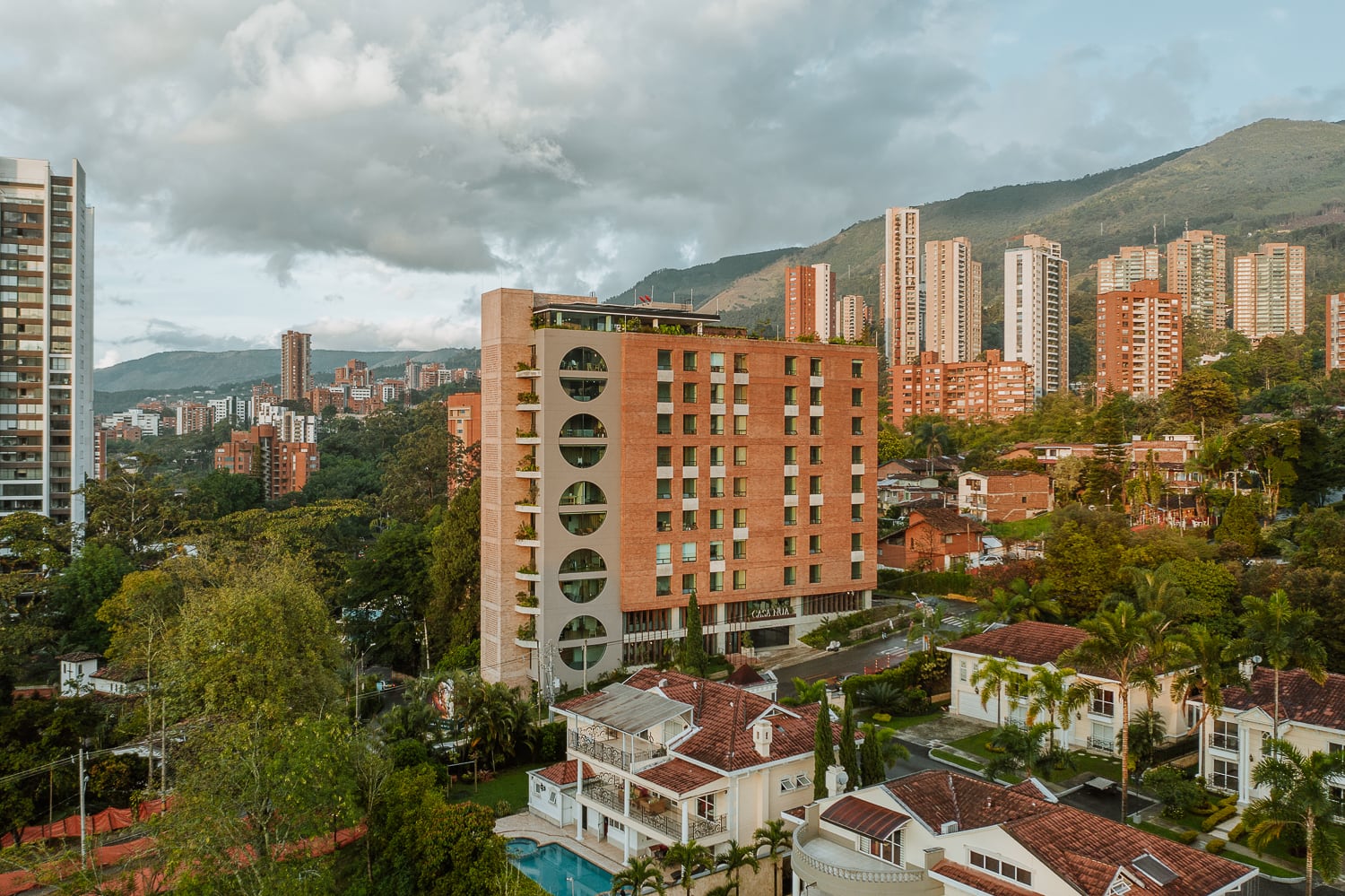 La economía plateada y todos los servicios relacionados al adulto mayor han mostrado un crecimiento exponencial en los últimos 5 años en Latinoamérica, estamos hablando de un negocio que supera los 8.000 millones de dólares en Estados Unidos.