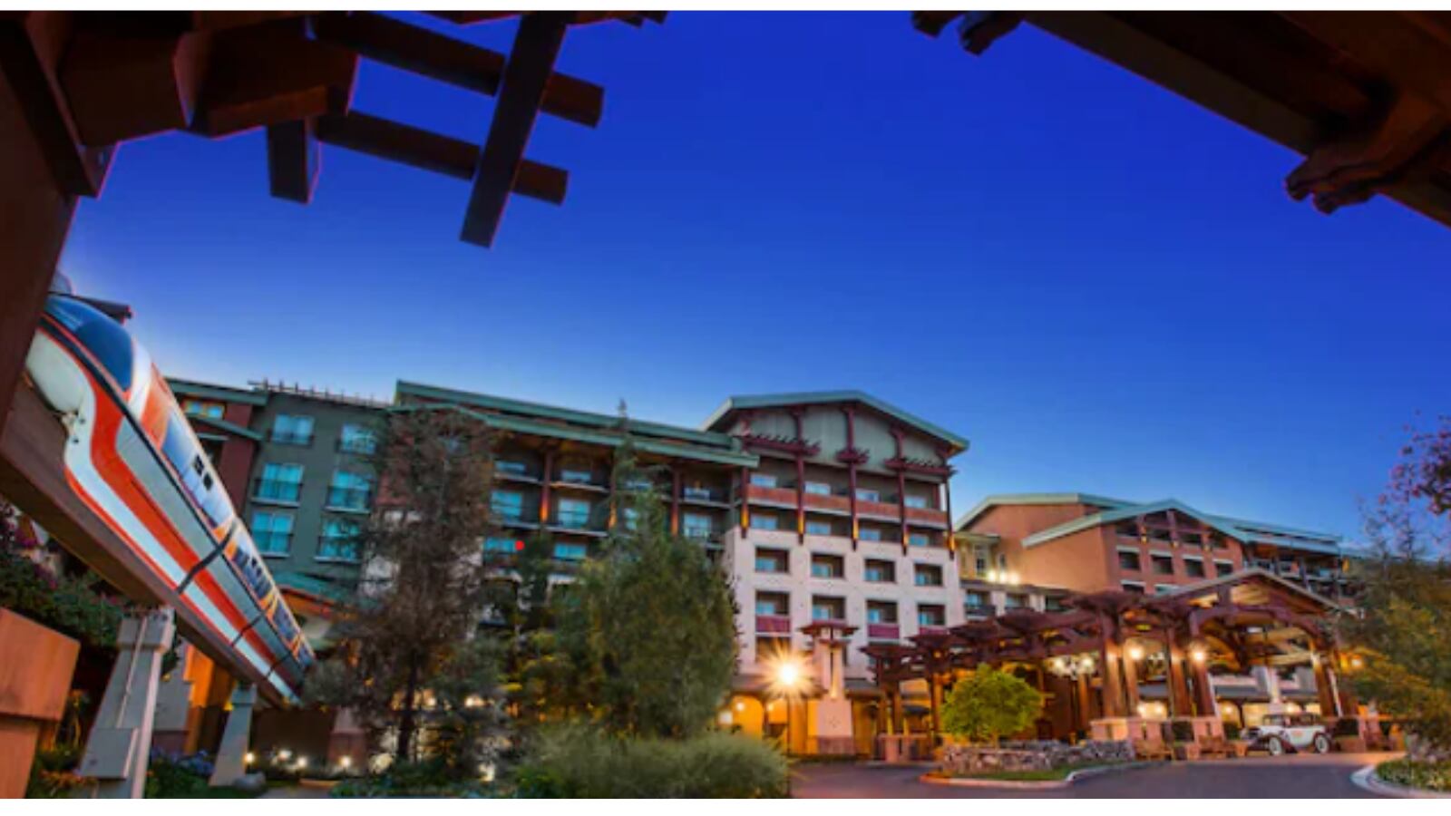 Disney's Grand Californian Hotel & Spa y su monorriel.