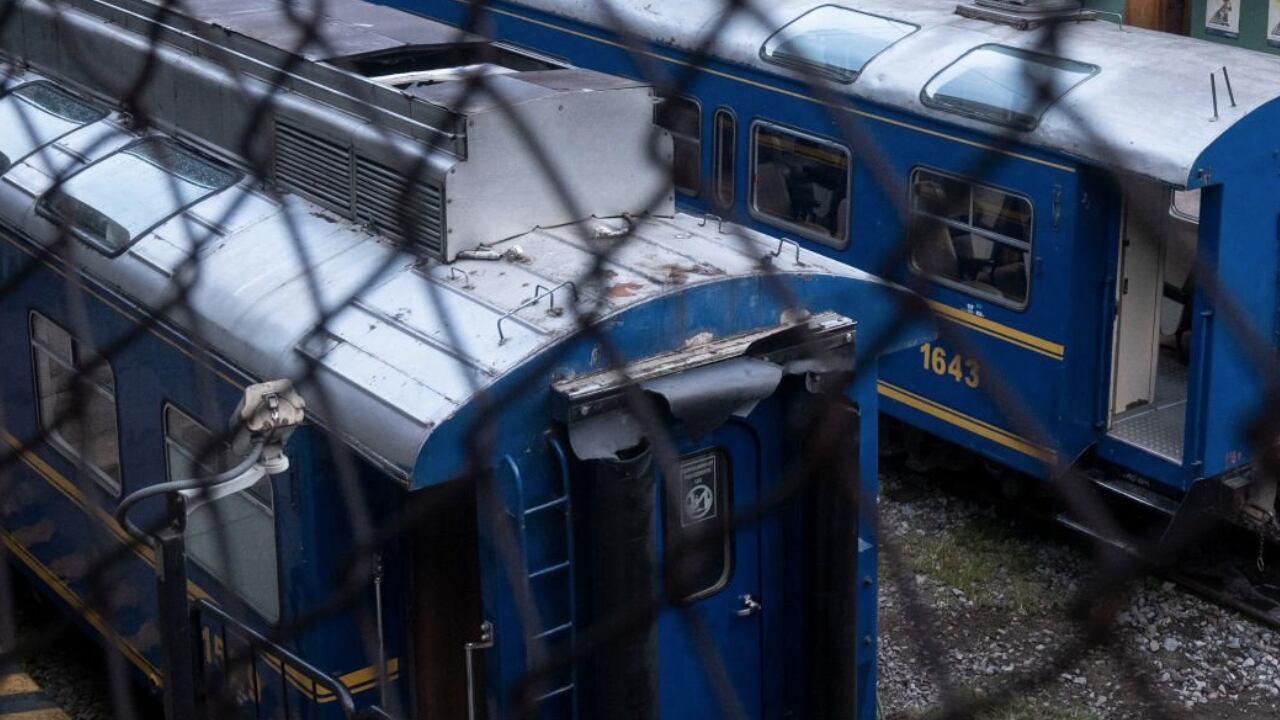 Así están los trenes que transportan a los turistas a Machu Picchu, quietos por las protestas que se viven en Perú