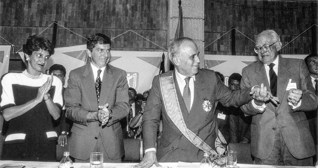 Pese a ser un hombre sencillo a quien no le interesaba la pompa, siempre fue cercano a los círculos de los hombres más poderosos del país.