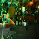 Más de más de 40 botellas de licor fueron incautadas.