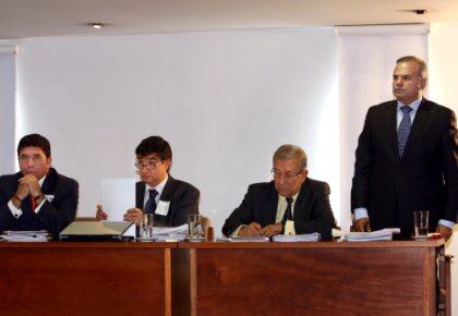 De derecha a izquierda: contralor Miguel Ángel Moralesrussi, abogado Álvaro Eduardo Monotoya, abogado Diego Corredor y exrepresentante Germán Olano. 