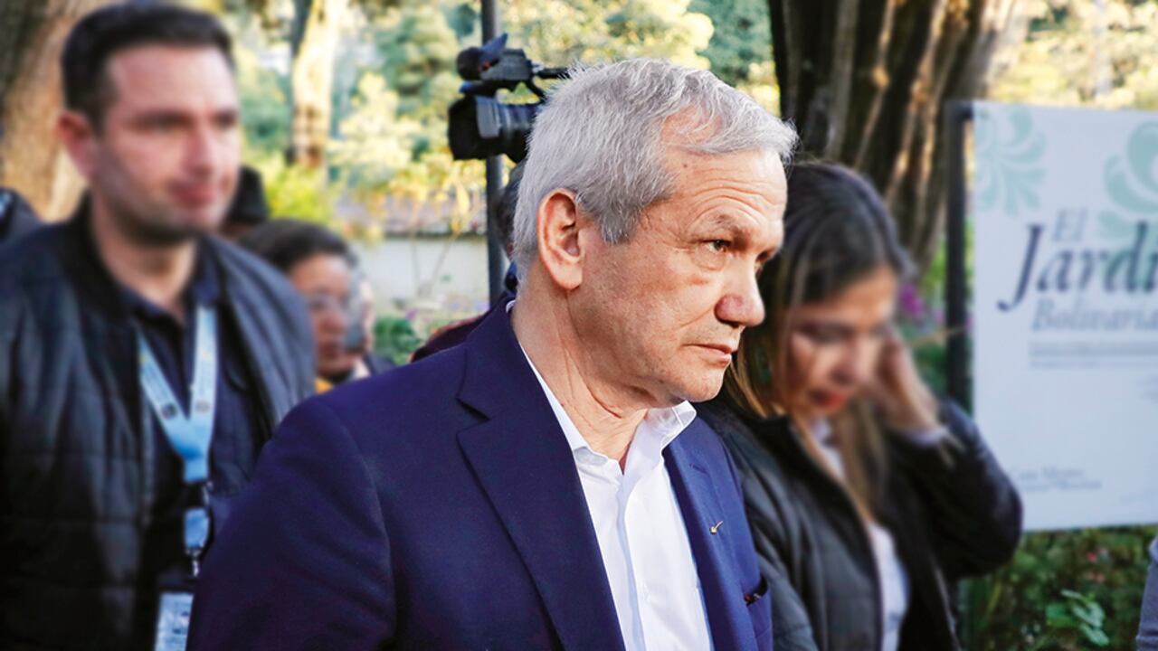 Nadie da razón del paradero de Carlos Ramón González. Ni su esposa, ni su partido, ni sus grandes amigos.