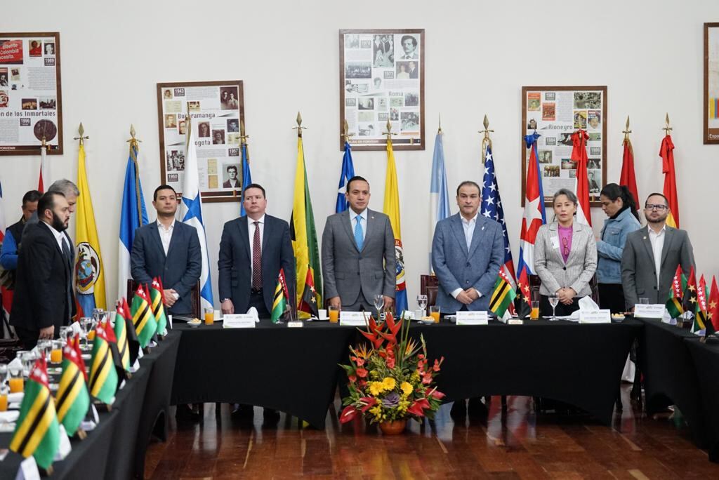 Parlamentarios de las dos regiones.