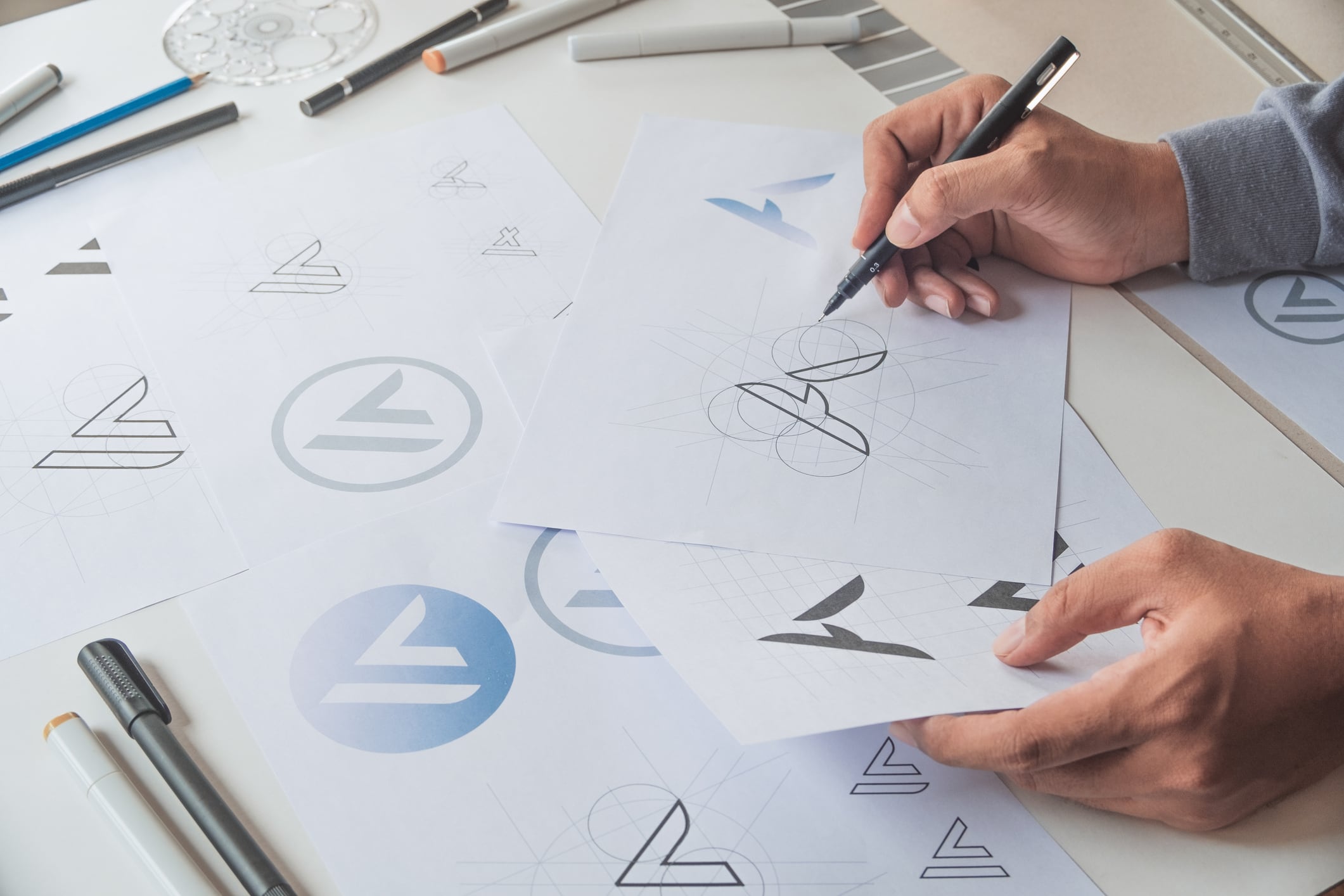 La IA redefine el diseño de logos, ofreciendo resultados personalizados en tiempo récord.