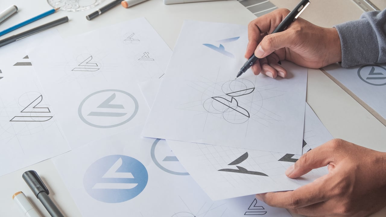 Con inteligencia artificial, diseñar un logo único ahora es rápido y eficiente.