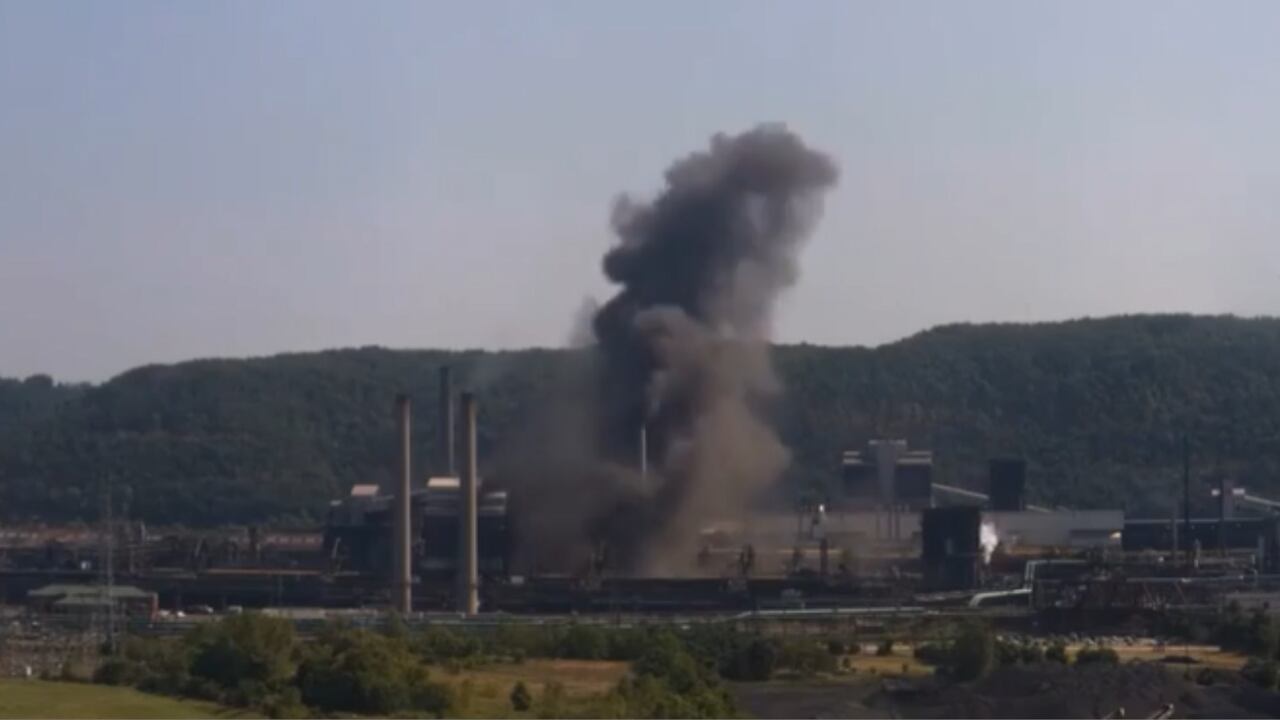 Clairton Coke Works arde, cientos de heridos.