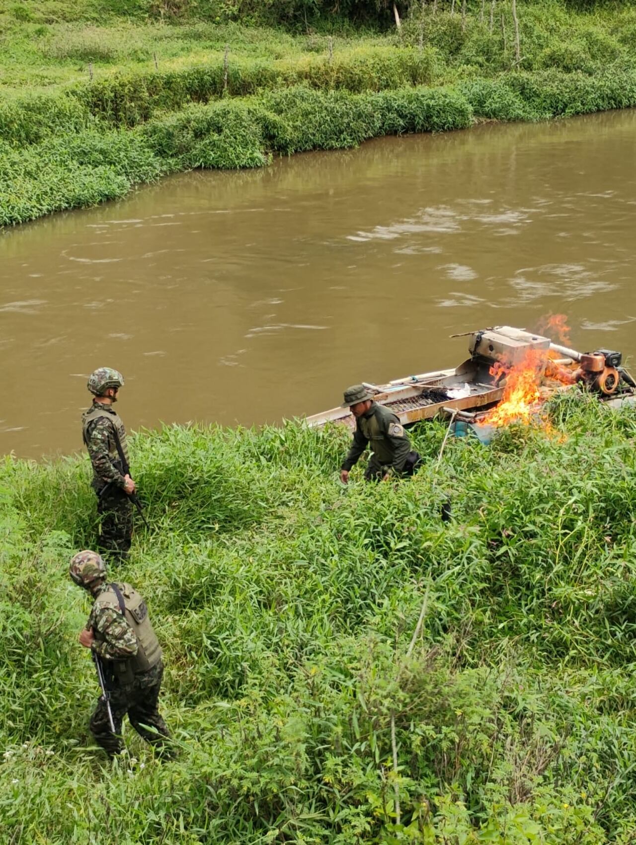 Destrucción de elementos para minería ilegal