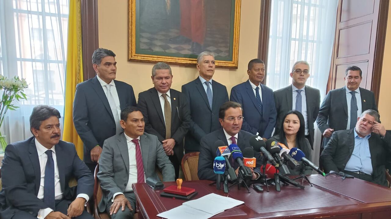 Cambio Radical presenta propuesta de reforma a la salud en la Secretaría del Senado.