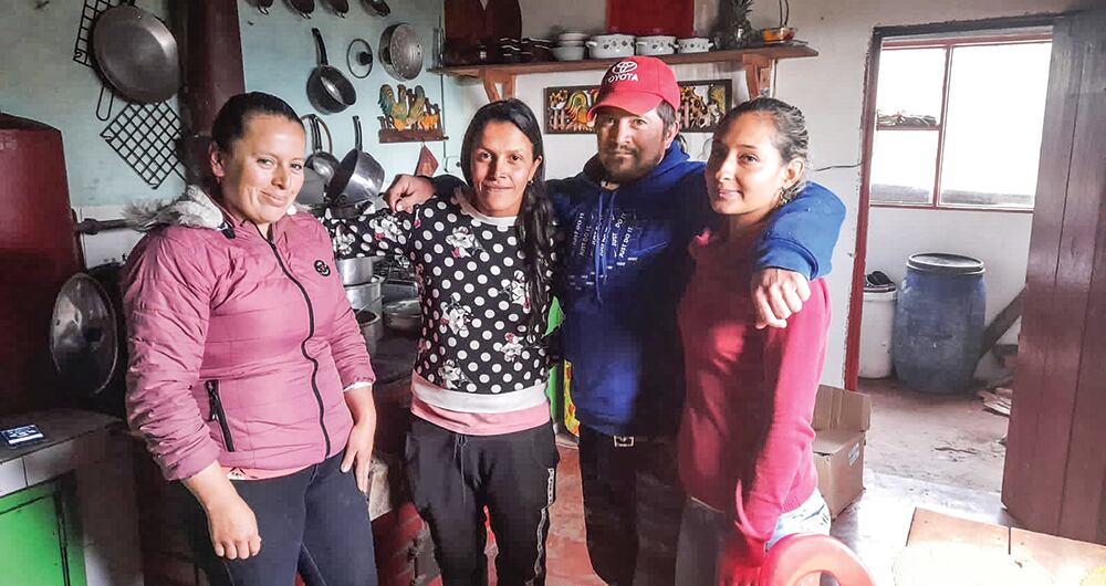 Las familias se niegan a la evacuación en el volcán Nevado del Ruiz.