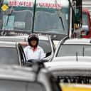 Según el Registro Único Nacional de Tránsito, RUNT, en Cali circulan actualmente 679.494 vehículos, de los cuales 214.918 son motocicletas. Se estima que cada año entran en circulación a las ciudad 50.000 vehículos más. Con el pico y placa cada día salen 90.000 carros.