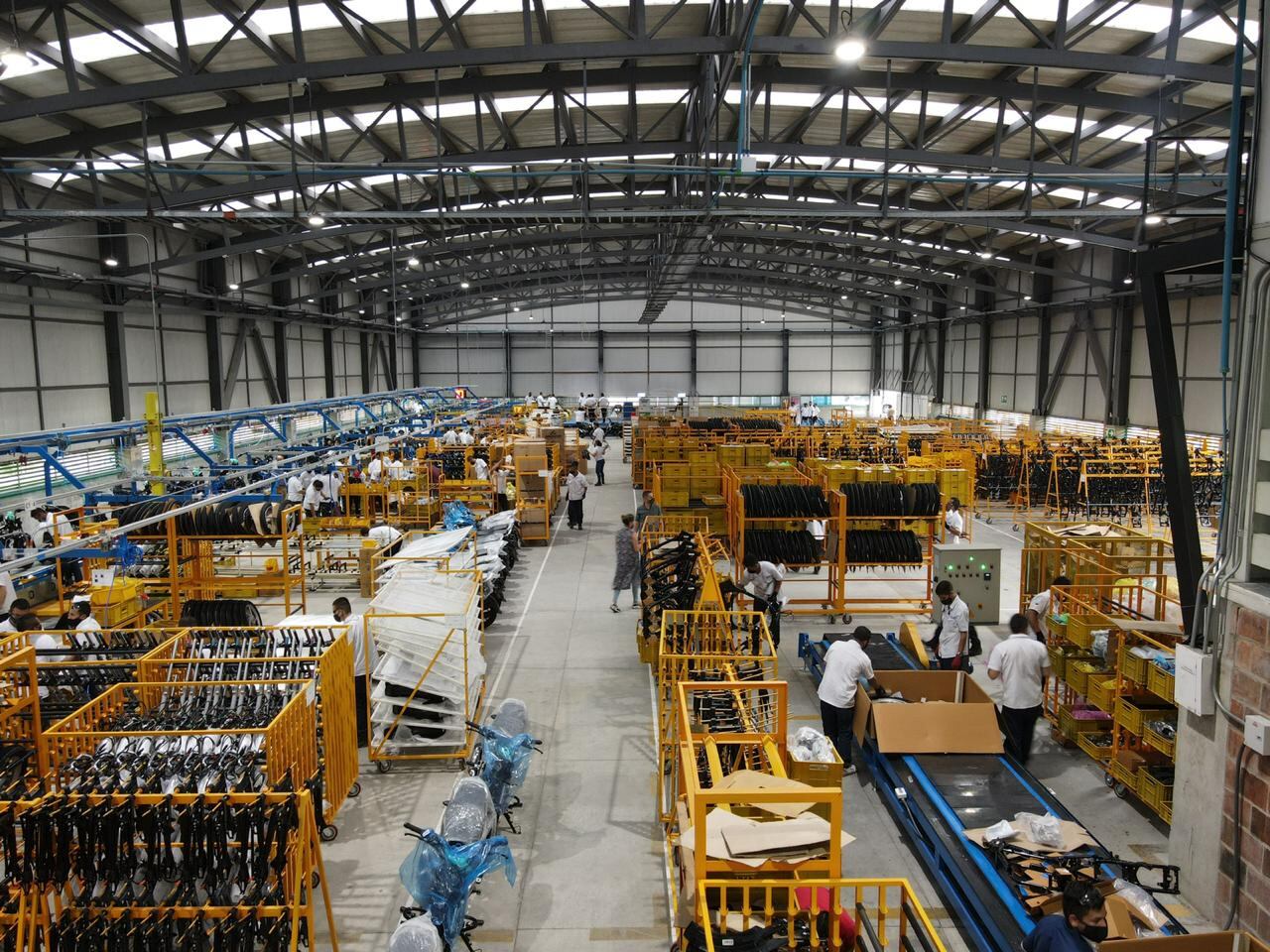 Con una inversión inicial de US$35 millones el Grupo UMA arranca la producción de motos Bajaj en su planta de ensamblaje ubicada en la Tebaida.