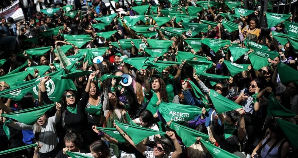 la Sentencia C-055 de 2022 despenalizó el aborto hasta la semana 24 de gestación.