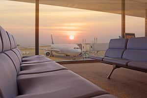 El gobernador también anunció la construcción de una ciudad completa alrededor del aeropuerto