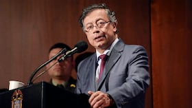 El expresidente Gustavo Petro le propuso a Eva Ferrer que buscara el patrocinio de Ecopetrol y el Banco Agrario para imprimir un libro.