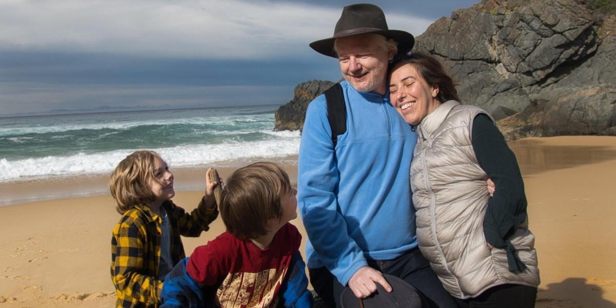 Julian Assange junto a su familia