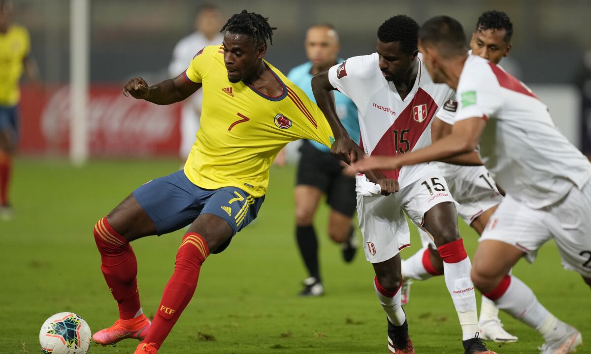 Selección Colombia vs. Selección Perú. Foto: AP / Martin Mejia