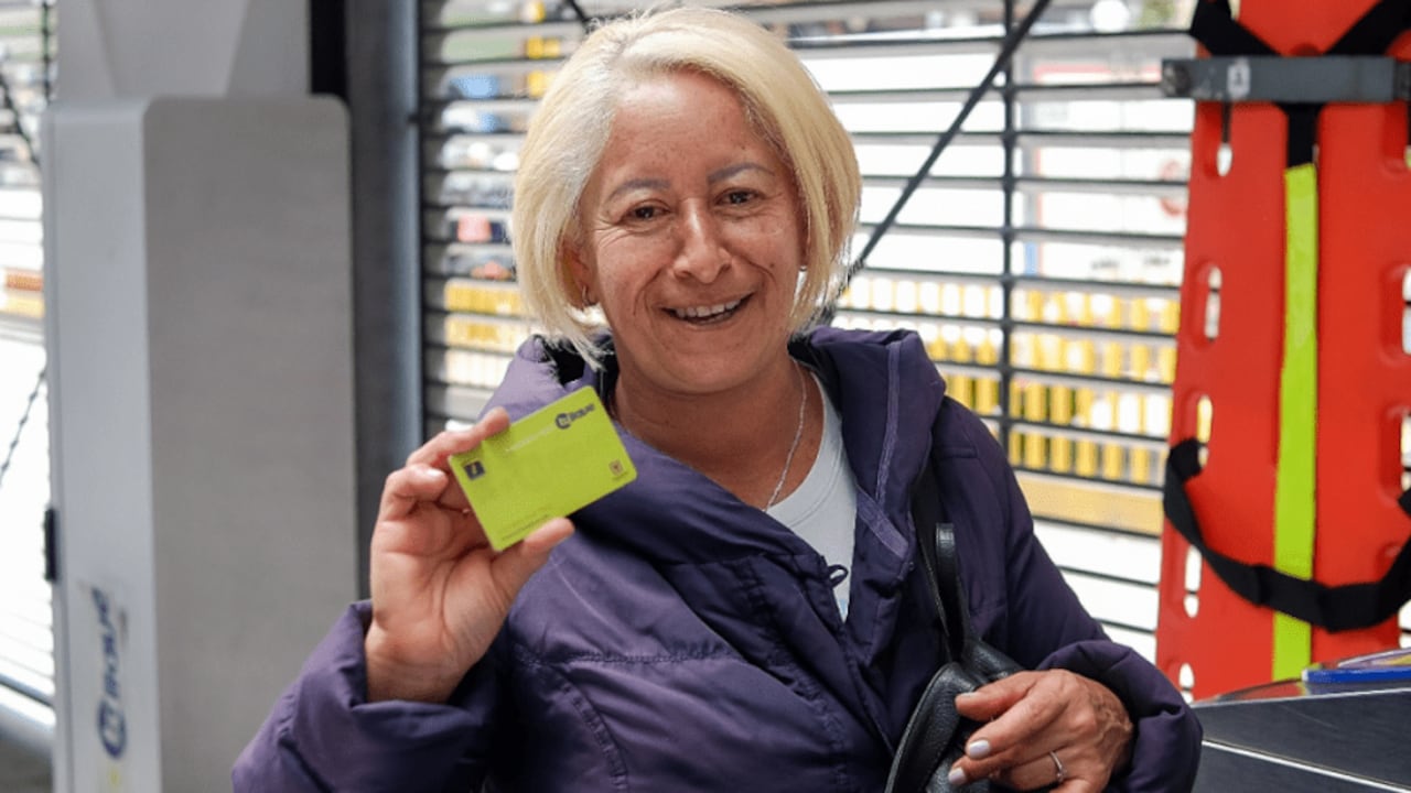 Los pasajes deben ser activados cada mes en las tarjetas TuLlave personalizadas.
