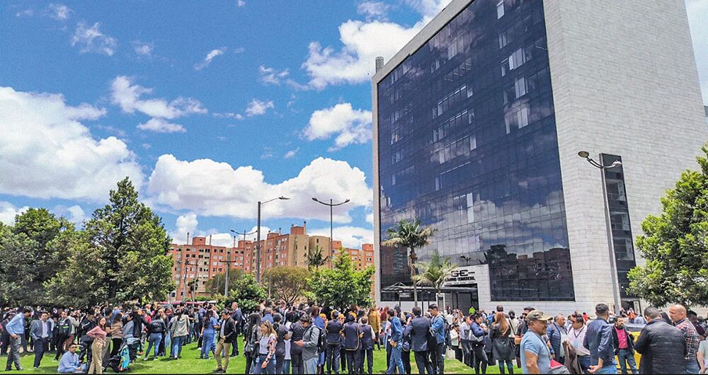     El temblor del pasado jueves produjo pánico entre los colombianos, que temen que un sacudón así vuelva a suceder. 