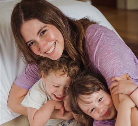 Taliana Vargas y sus hijos