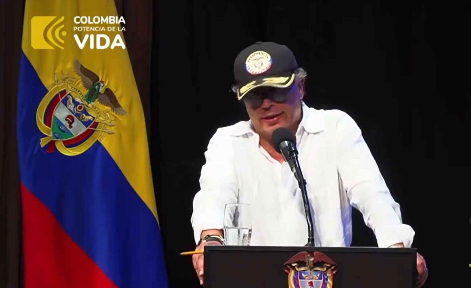“Nosotros defendemos la lucha por la vida”, recalcó Petro, quien también precisó que en Santander se ha presenciado cómo hay una eterna discusión frente al páramo por el oro o el agua.