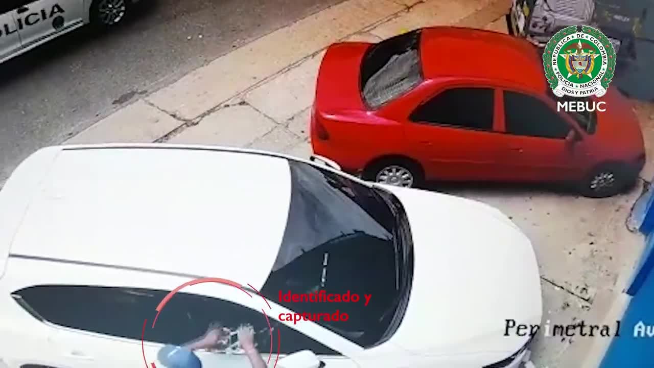 El capturado esperó a que el propietario del vehículo parqueara para realizar el robo.