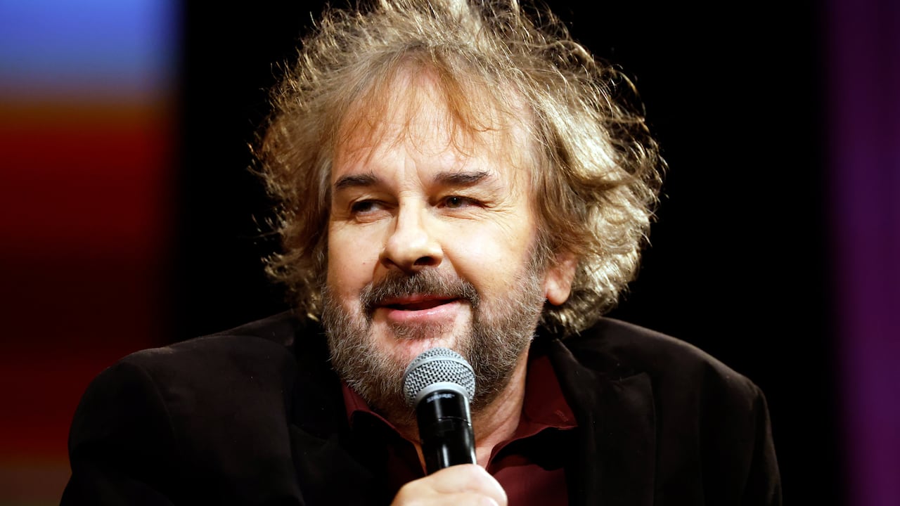 CANNES, FRANCIA - 13 de mayo: Peter Jackson habla en el escenario durante un encuentro con Peter Jackson en el 79.º Festival de Cine de Cannes.