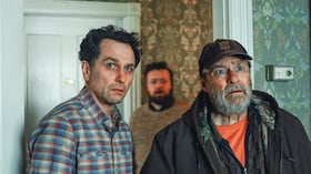 Por 'Widow's Bay', Matthew Rhys ganó anoche su tercer Emmy y el gran Stephen Root se llevó su primero. La serie se llevó 14 galardones.