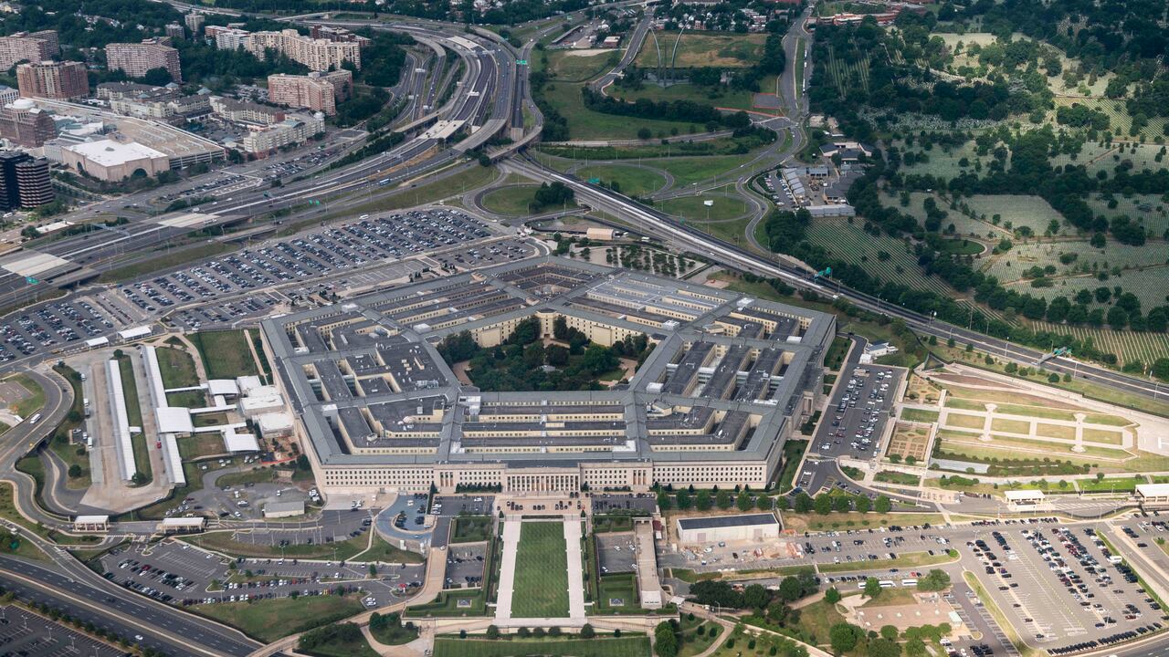 Cierran el Pentágono de Estados Unidos tras registrarse al parecer tiroteo en una zona cercana