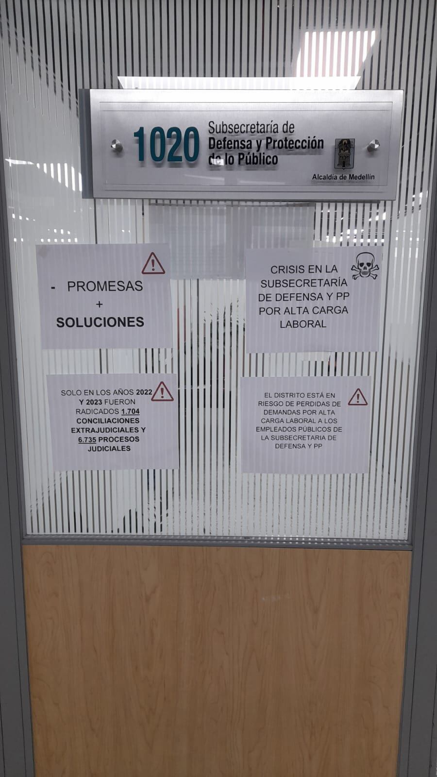 Protesta al interior de la Alcaldía de Medellín