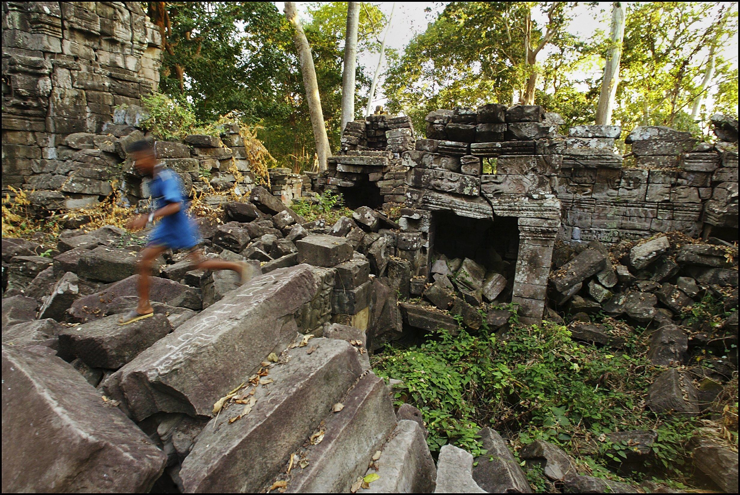 Beng Mealea, Koh Ker And Benteay Chmar: The Khmer Empire'S Unknown Cities. On November 1, 2004 In Cambodia
