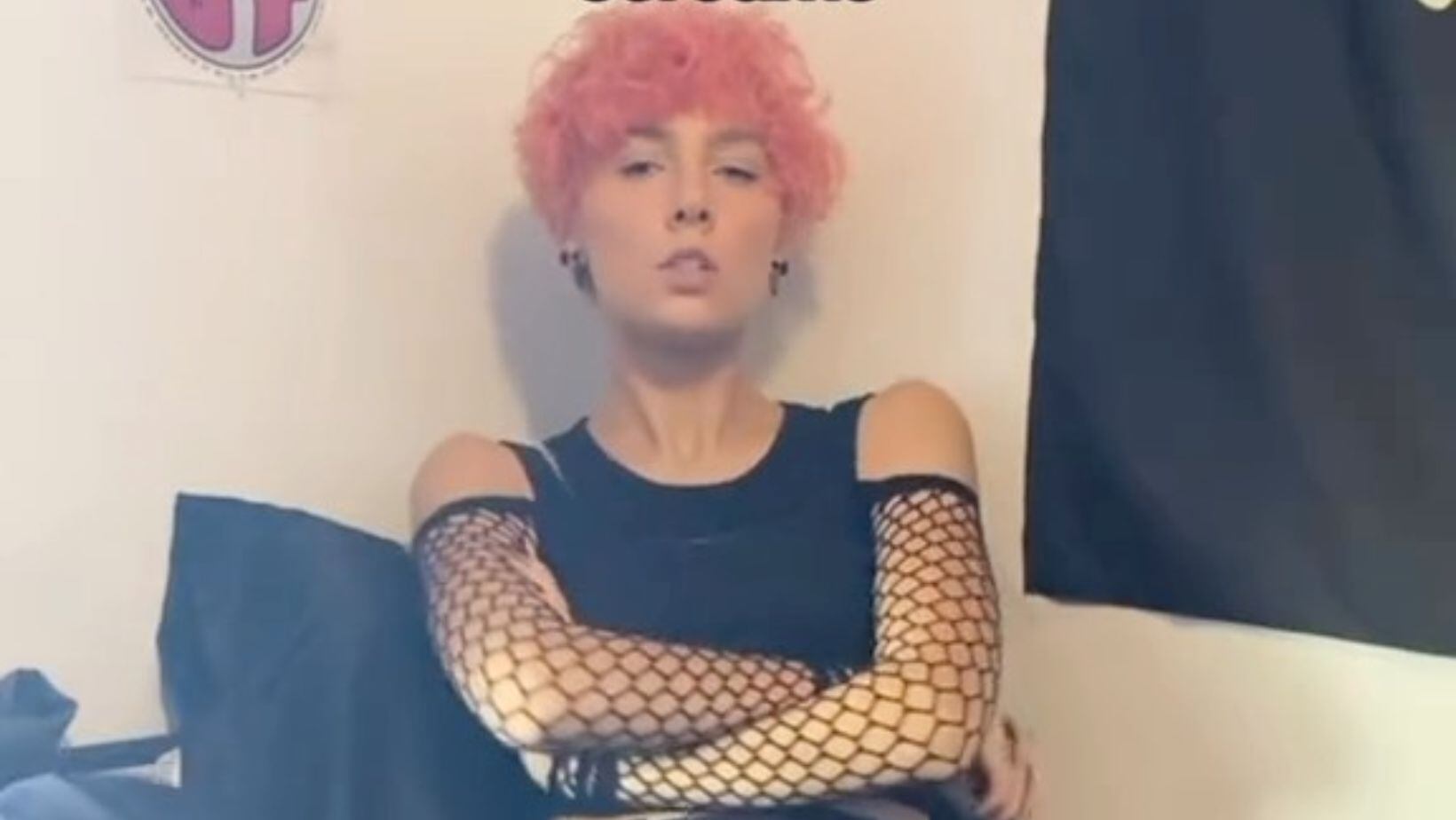 Artista le ruega a sus fans que escuchen su música porque “se moriría” si tuviera que trabajar 8 horas