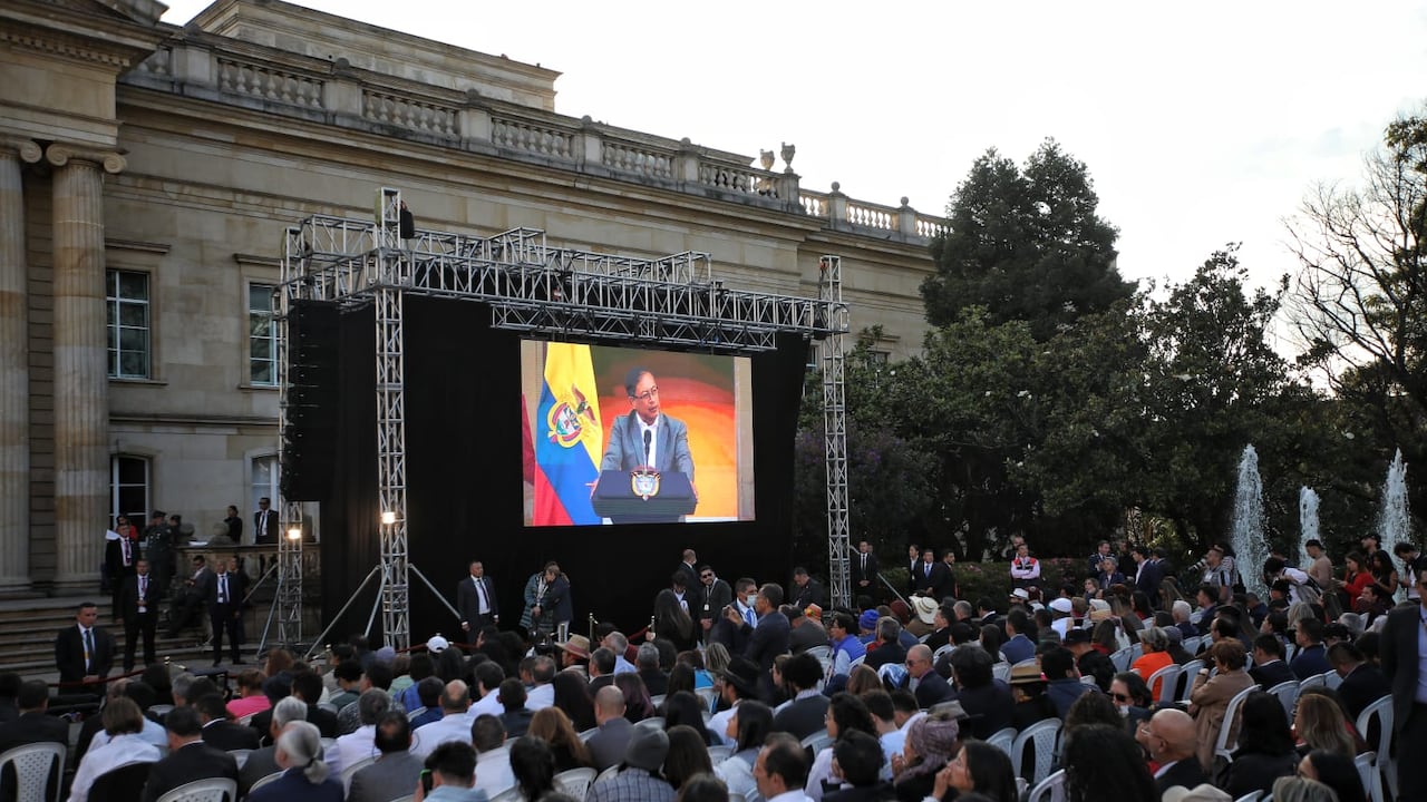 La radicación del proyecto de reforma a la salud, donde la señora se desmayó mientras el presidente Gustavo Petro intervenía