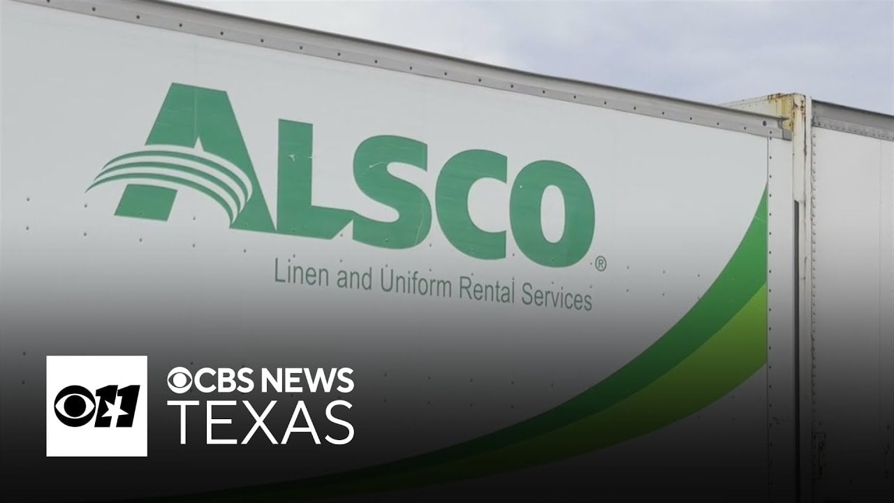 Camión de la empresa de lavandería industrial Alsco Uniforms, responsable del transporte del envío en el que apareció el bebé embalsamado.