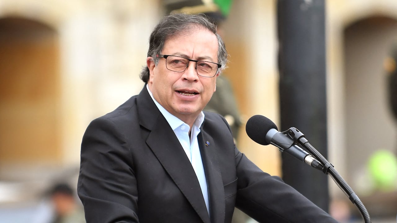 El presidente Gustavo Petro regañó a los alcaldes por no prevenir la llegada del Fenómeno del Niño, sin embargo, el Gobierno redujo el presupuesto para los bomberos.