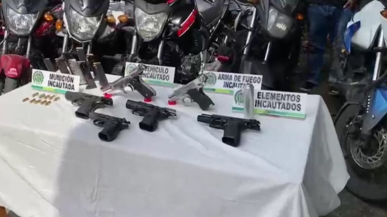 ¡Impresionante! Este es el arsenal decomisado a los delincuentes que pretendían robar una fábrica de oro en Medellín