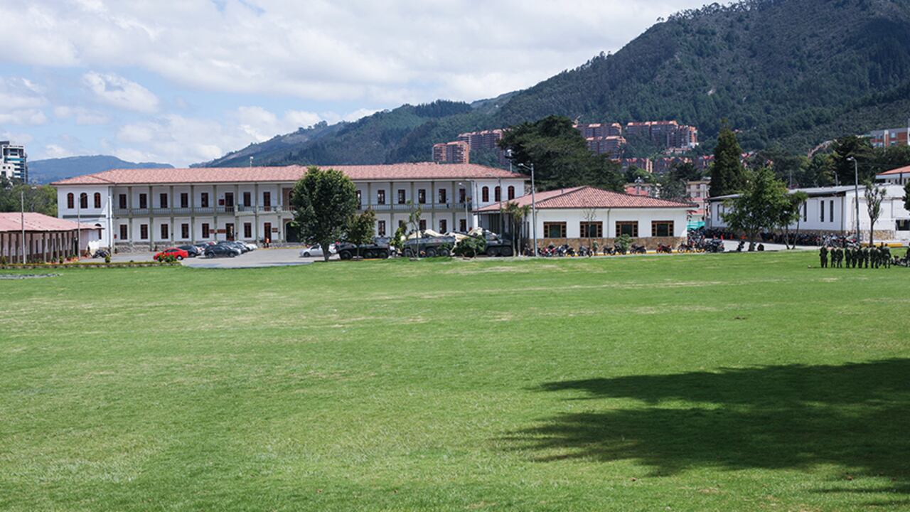 Según las denuncias en los últimos meses han salido miles de funcionarios.